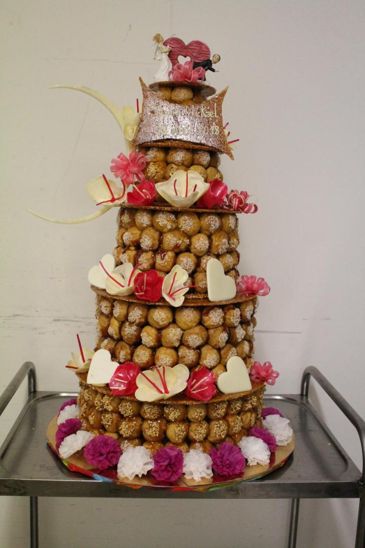 Piece Montée Sucre tiré https://www.lagateriecevenole.com/