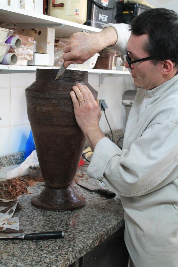 Coupe de l'UEFA en chocolat en creation https://www.lagateriecevenole.com/