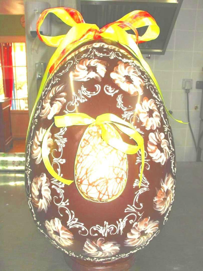 Oeuf geant de Pâques https://www.lagateriecevenole.com/