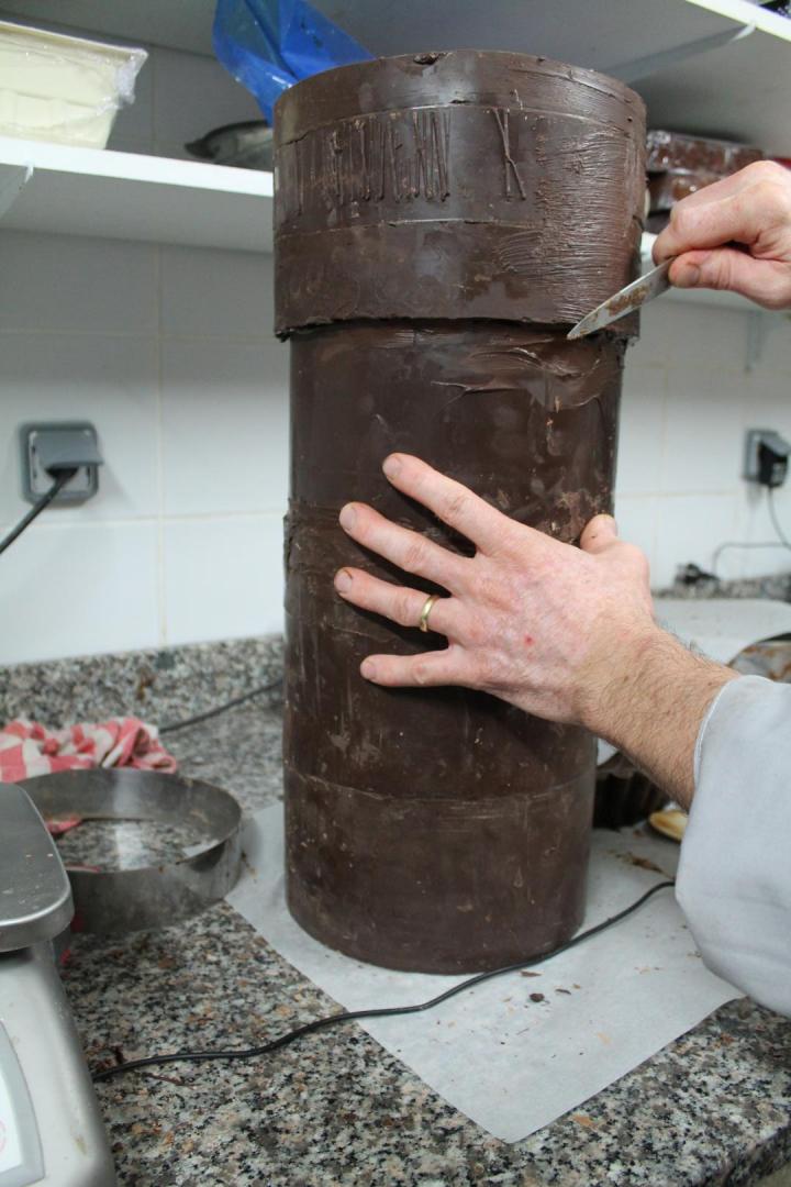 Fabrication de la tour GUISQUET https://www.lagateriecevenole.com/